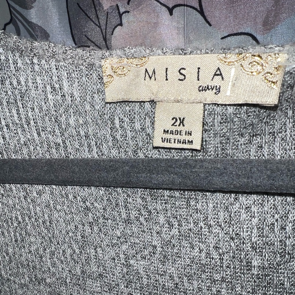 Gray top - Picture 2 of 2
